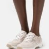 Gabor Comfort Sneakers Laag - Puder/Weiß -Gabor 18e74c58581a4eadbe381f1b539a665f